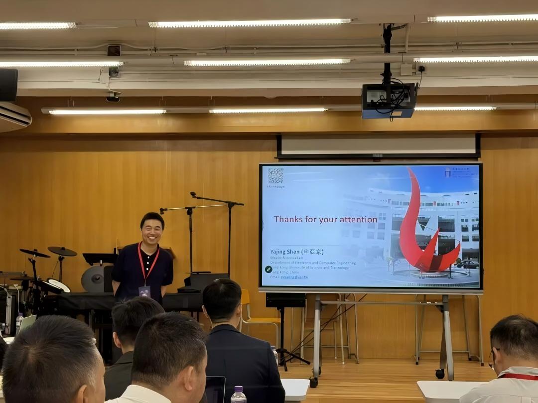 Prof. Yajing Shen delivers a keynote speech on tactile-enabled embodied intelligent robots.